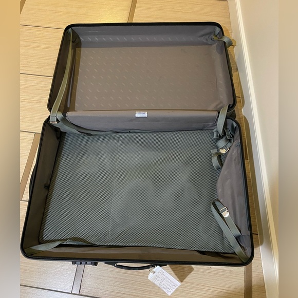Rimowa Hard Case Check On Luggage - Picture 8 of 12